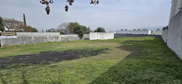 Terreno en venta Col. Lomas del Valle, San Pedro
