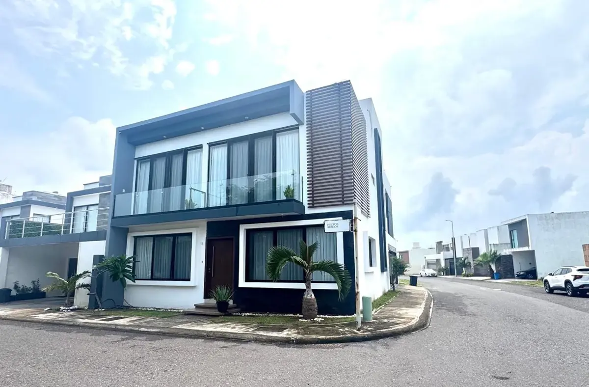 Casa en venta en Lomas de la Rioja, Alvarado — foto 1 de 8