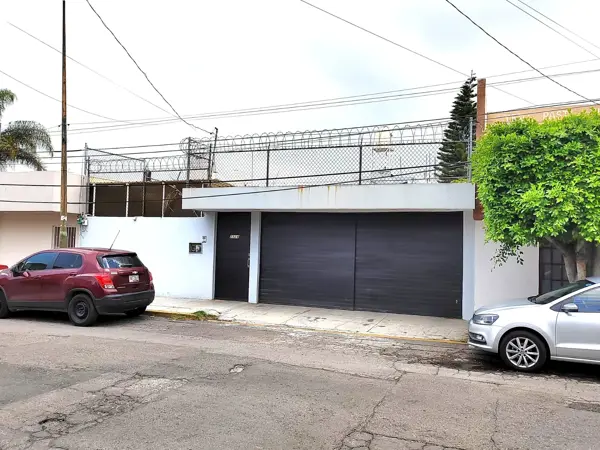 Casa en Venta en La Noria, Puebla: Amplia Propiedad Residencial