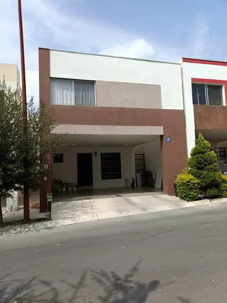 Casa en Venta en Montenova, García, N.L. - Amplia y Segura