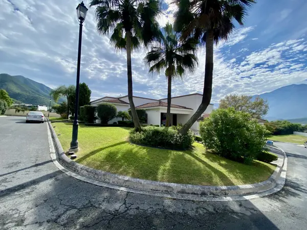 Casa en venta en Portal del Huajuco, Monterrey — foto 2 de 49