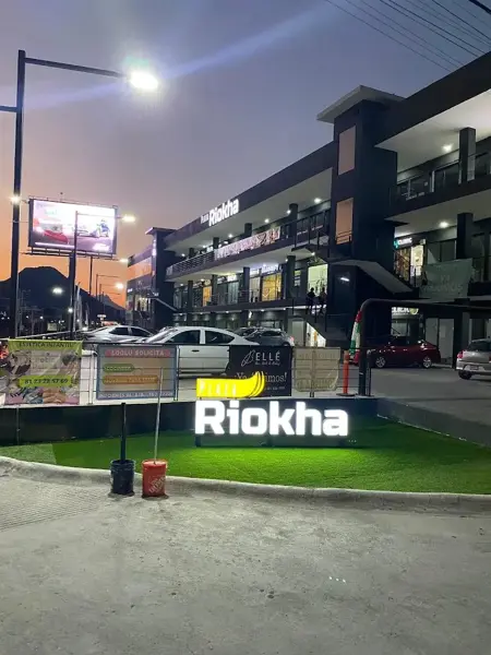 Renta Locales Comerciales en Plaza Riokha Zona Sur de Mty