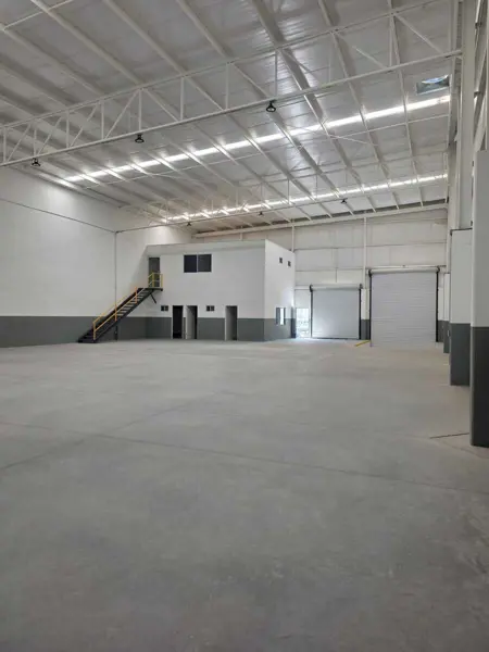 Renta de Bodegas Nuevas Junto a Plaza Sendero en Santa Catarina