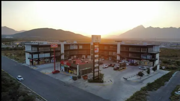 Local en renta en Mitras Poniente, García — foto 3 de 12