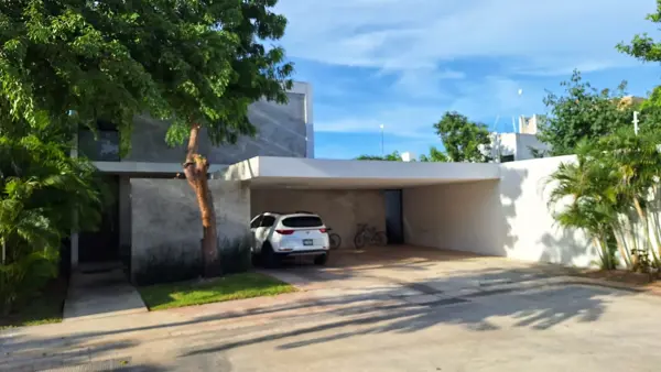 Amplia y cómoda casa en venta en Merida Yucatán, Cholul, privada, gran plusvalía