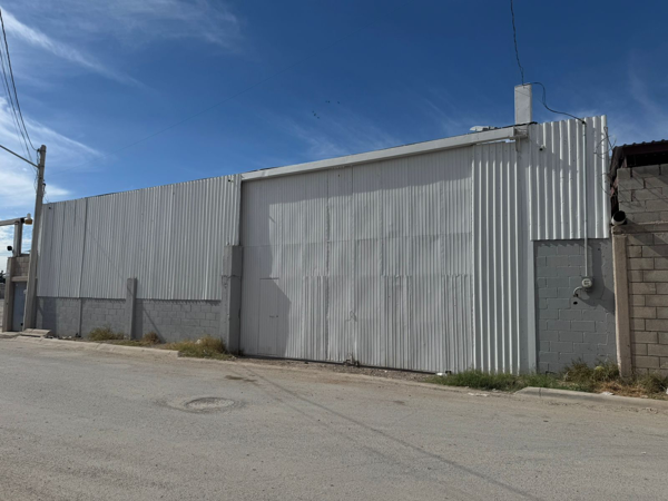 Bodega en renta a unos Mts de cruce a Santa Rita ideal como bodega, taller o proyecto comercial