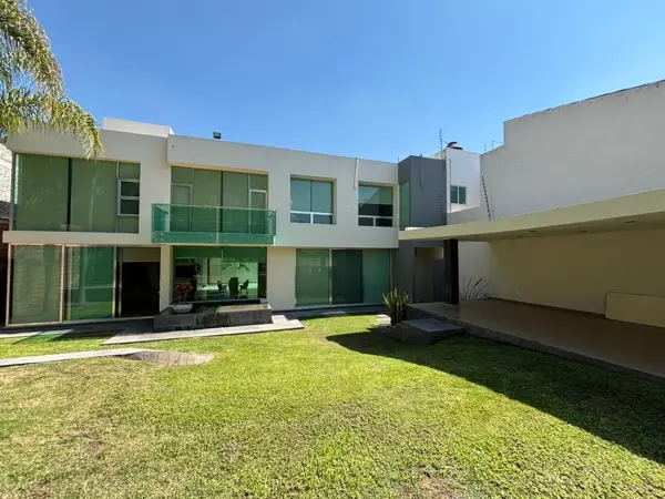 HERMOSA CASA A CAMPO DE GOLF EN PRIVADA EN VILLAS DE IRAPUATO