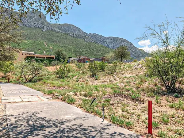 Terreno en venta en Residencial Cordillera, Santa Catarina — foto 2 de 3