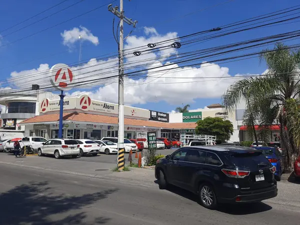 Local en renta en Jardín Real, Zapopan — foto 2 de 4