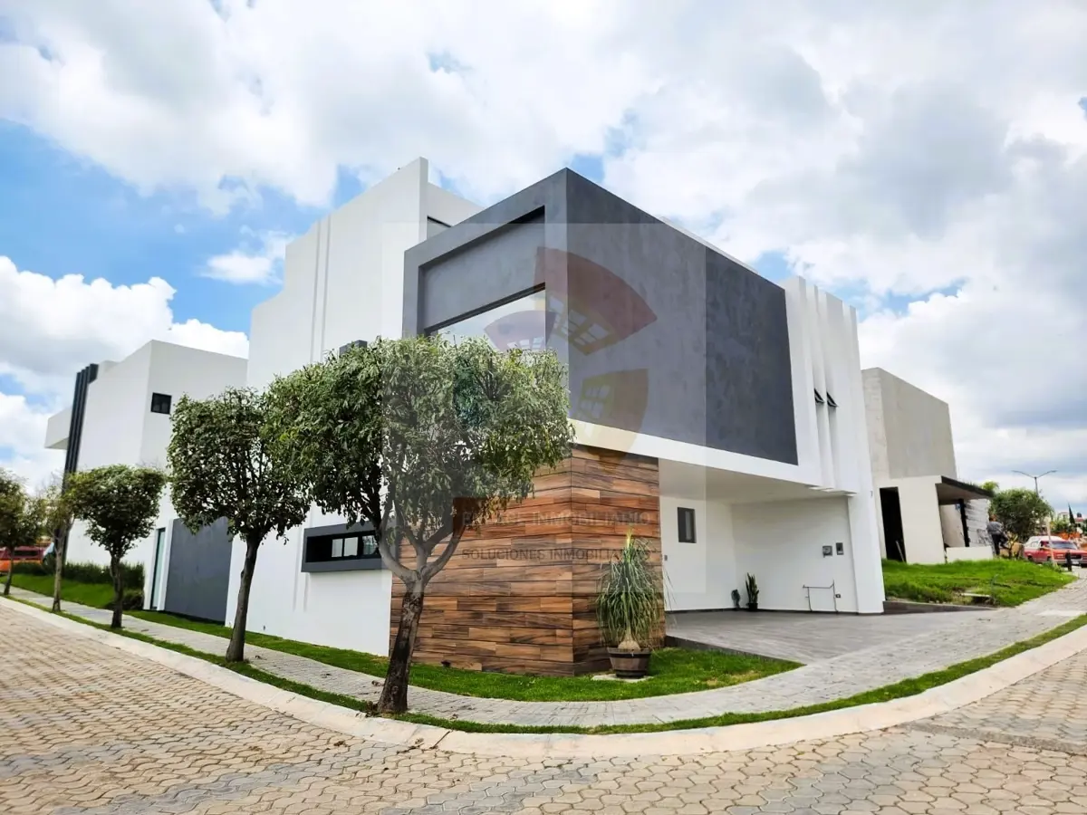 Casa en venta en esquina en Lomas de Angelopolis, Parque Berna Casa en venta en esquina en Lomas de Angelopolis, Parque Berna