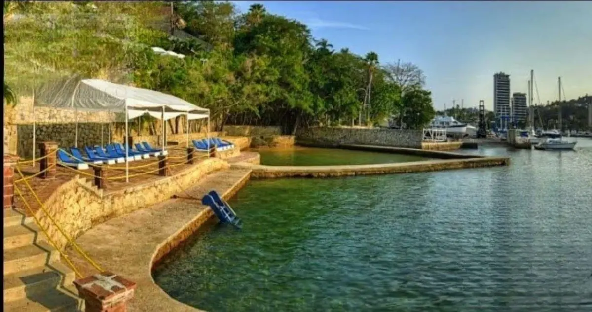 Hotel en venta en Las Playas, Acapulco de Juárez — foto 1 de 21