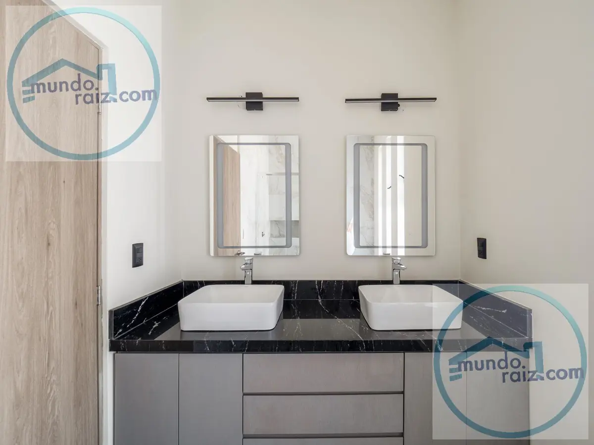 Casa en venta en Paseo del Vergel, Monterrey — foto 1 de 43