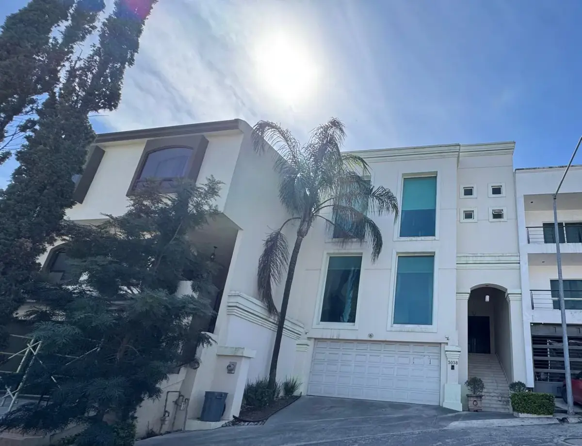 Casa en venta en Las Cumbres, Monterrey — foto 1 de 10