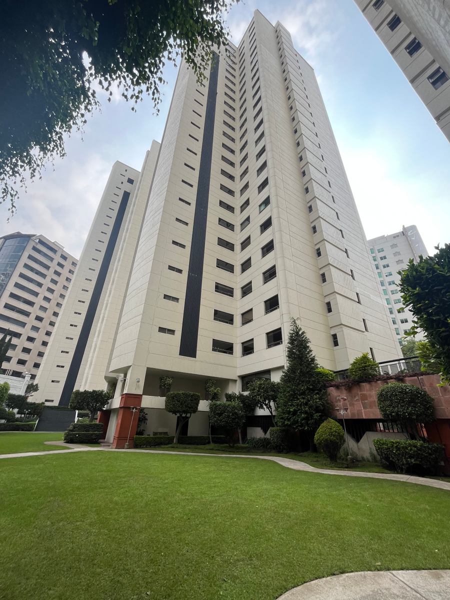 Departamento en venta en Bosques de las Lomas, Cuajimalpa de Morelos — foto 1 de 31
