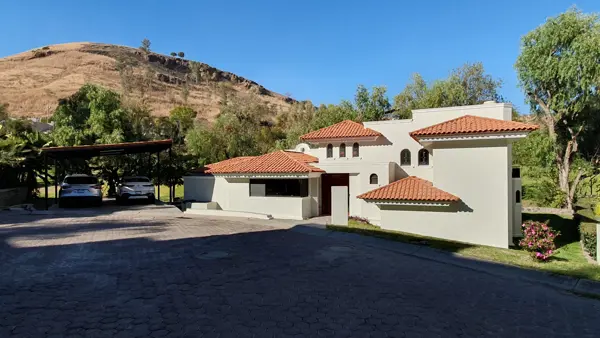 Hermosa Casa en Venta con Salida a Campo de Golf
