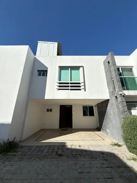 Adquiere Una Casa en Una Cerrada de Sólo 10 Casas a Una Cuadra del Blvd. Atlixco y Periférico