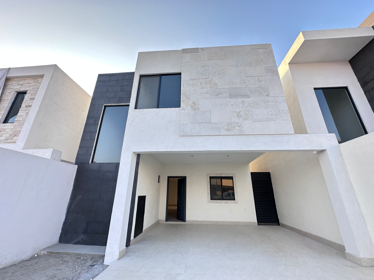 Casa en venta en Brisas Poniente, Saltillo — foto 1 de 24