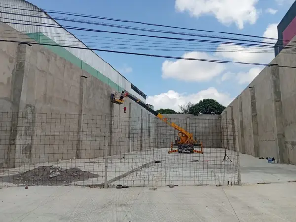 Bodega Nueva 1000m2 cerca de Cd. Industrial, acceso directo desde carretera