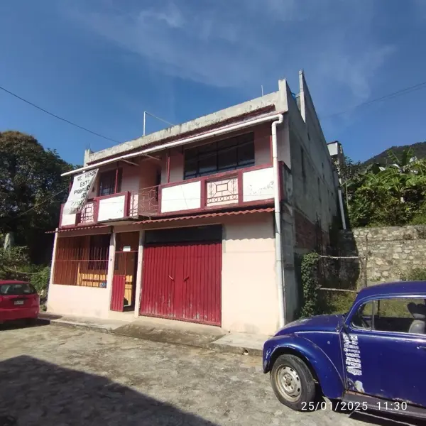 Se vende casa de 3 niveles en pueblo mágico