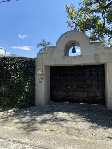 Residencia en venta en comunidad cerrada de Cuernavaca, Morelos