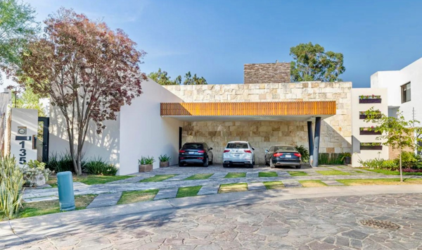 HERMOSA CASA EN VENTA EN FRACCIONAMIENTO BOSQUE AZUL - 3 RECÁMARAS - ZONA NORTE DE LEÓN HERMOSA CASA EN VENTA EN FRACCIONAMIENTO BOSQUE AZUL - 3 RECÁMARAS - ZONA NORTE DE LEÓN