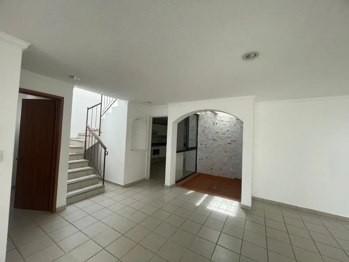 Casa en renta en Hacienda de San Miguel, Irapuato — foto 1 de 33