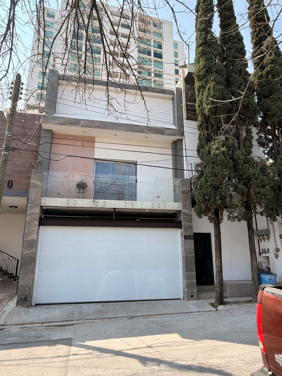 Casa en venta en Ciudad Satelite, Monterrey — foto 1 de 16