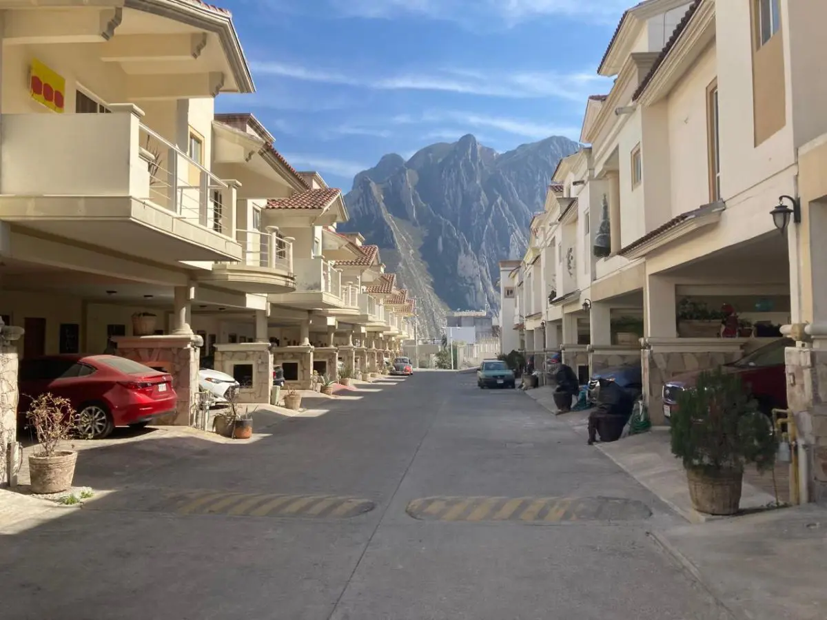 Casa en venta en Pedregal la Huasteca, Santa Catarina — foto 1 de 35