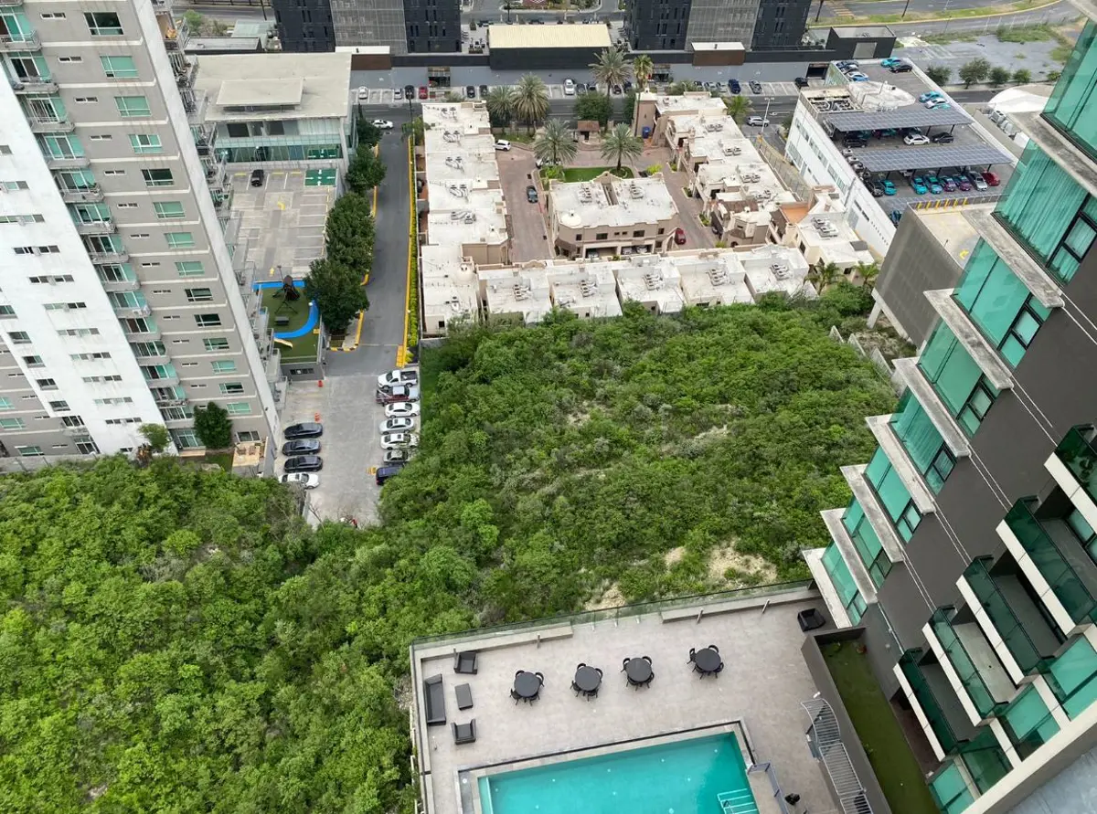 Terreno en venta en Del Valle Oriente, San Pedro Garza García — foto 1 de 2