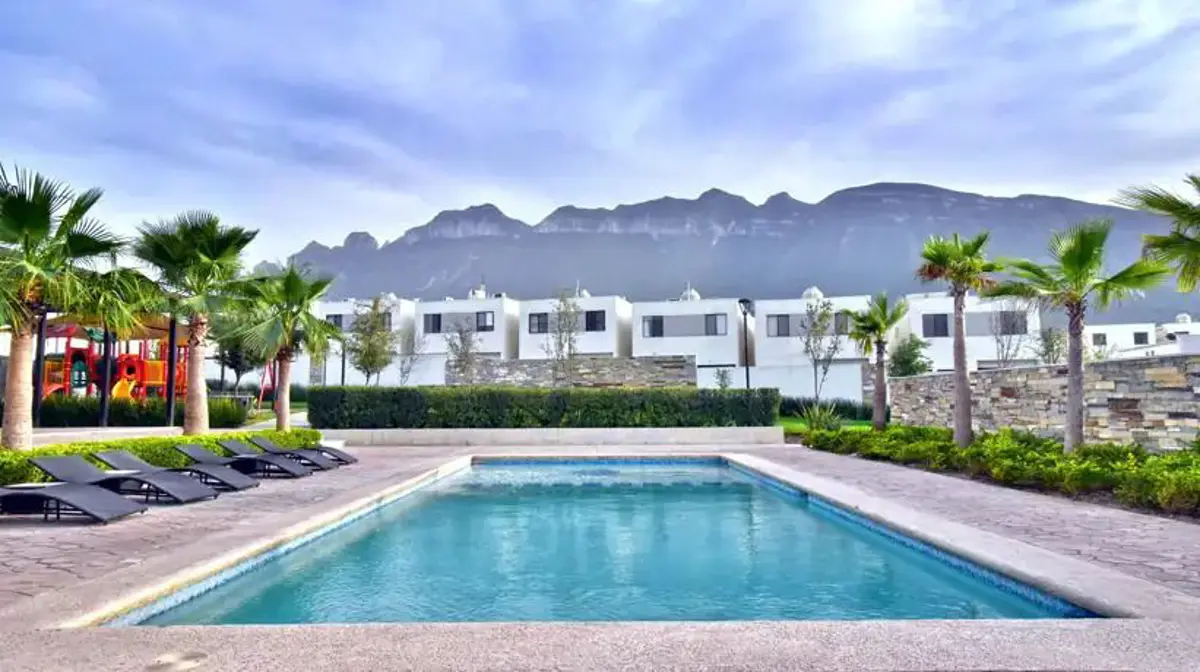 Casa en venta en Altrysa, García — foto 1 de 8