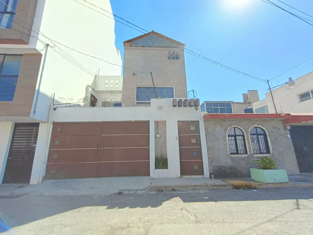 Casa en venta en Villa de las Flores 2a Sección (Unidad Coacalco), Coacalco de Berriozábal — foto 1 de 35