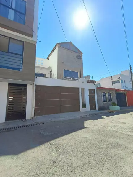 Casa en venta en Villa de las Flores 2a Sección (Unidad Coacalco), Coacalco de Berriozábal — foto 3 de 35