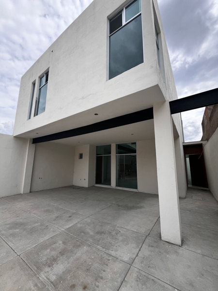 Casa en Venta en Ciudad Satelite, Durango - Moderna y Segura