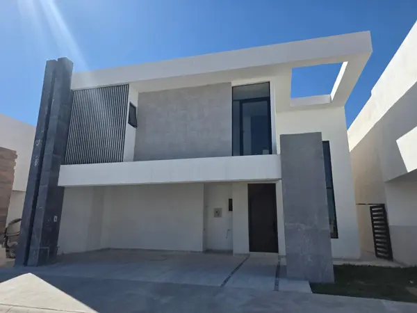 Casa en venta en Villas del Renacimiento, Torreón con amplios espacios