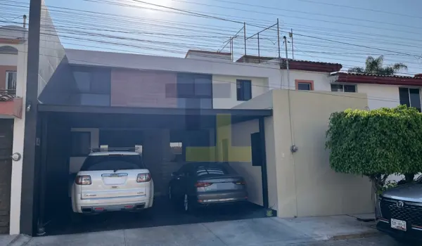 Casa en Venta en Arcos del Sur, Zavaleta – 3 Recámaras