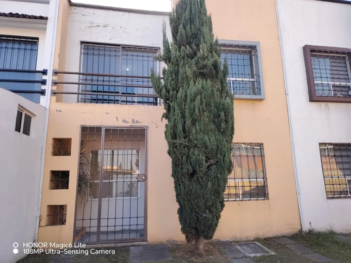 Casa en venta en Bosques de Cantabria, Toluca — foto 1 de 18