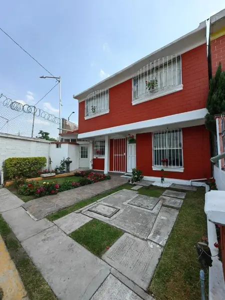Casa en condominio horizontal con Roof Garden y balcón en Zapotitlán Tláhuac