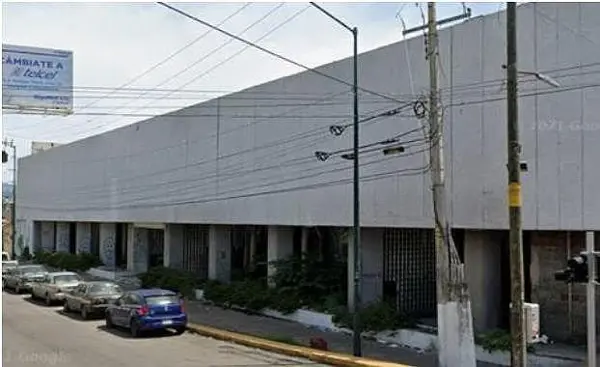 Edificio Comercial en Fraccionamiento Hornos