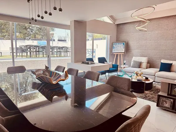 Venta casa Bosques De Las Lomas recién remodelada 2 jardines 3 recamaras