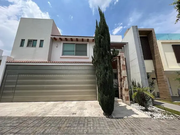 Casa en venta en Lomas de Angelópolis cluster 999 cuarto de servicio