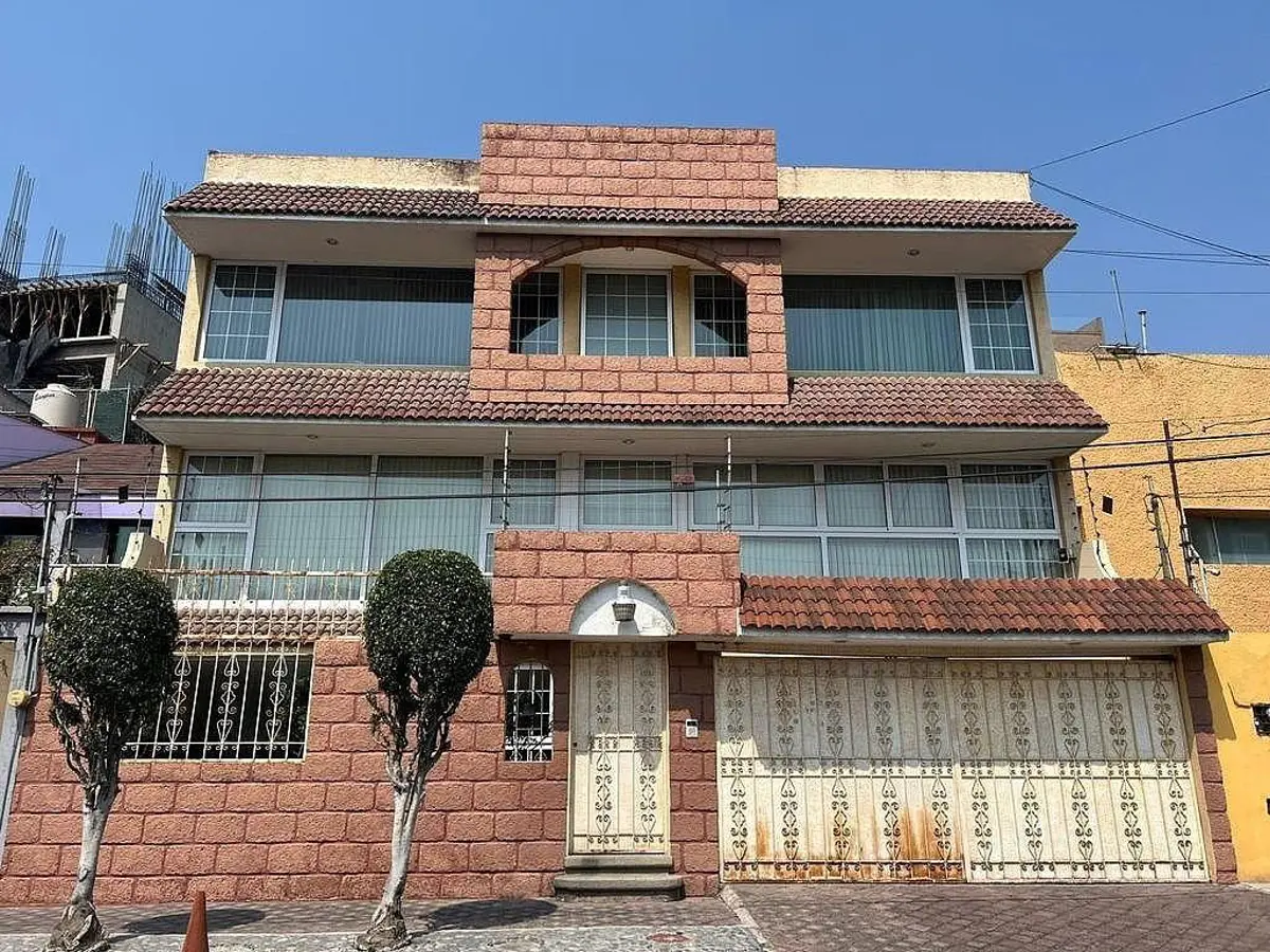 Casa en venta en Lomas de Tecamachalco, Naucalpan de Juárez — foto 1 de 25