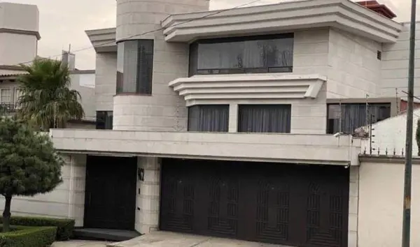 CASA EN VENTA EN BOSQUES DE LAS LOMAS