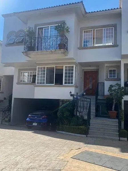Venta casa Interlomas jardín 3 recamaras salón de juegos vigilancia