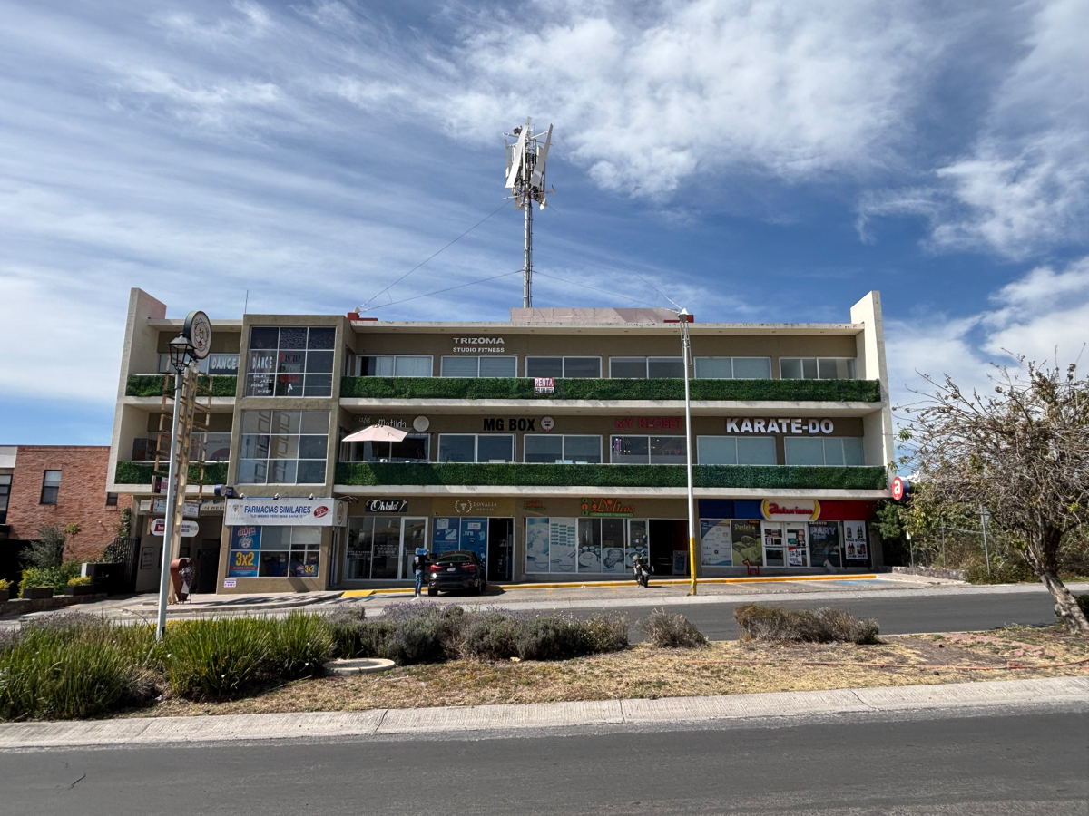 Local en renta en Residencial el Refugio, Querétaro — foto 1 de 4