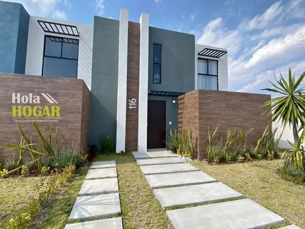 Casa en VENTA con amplio JARDIN trasero
