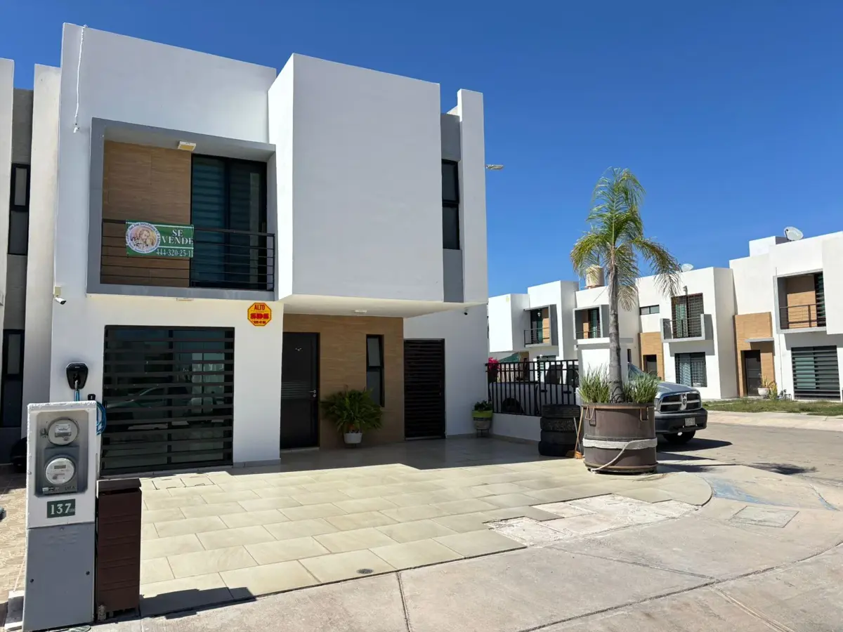 Casa en venta en Los Lagos Privada Azul, Villa de Pozos — foto 1 de 14