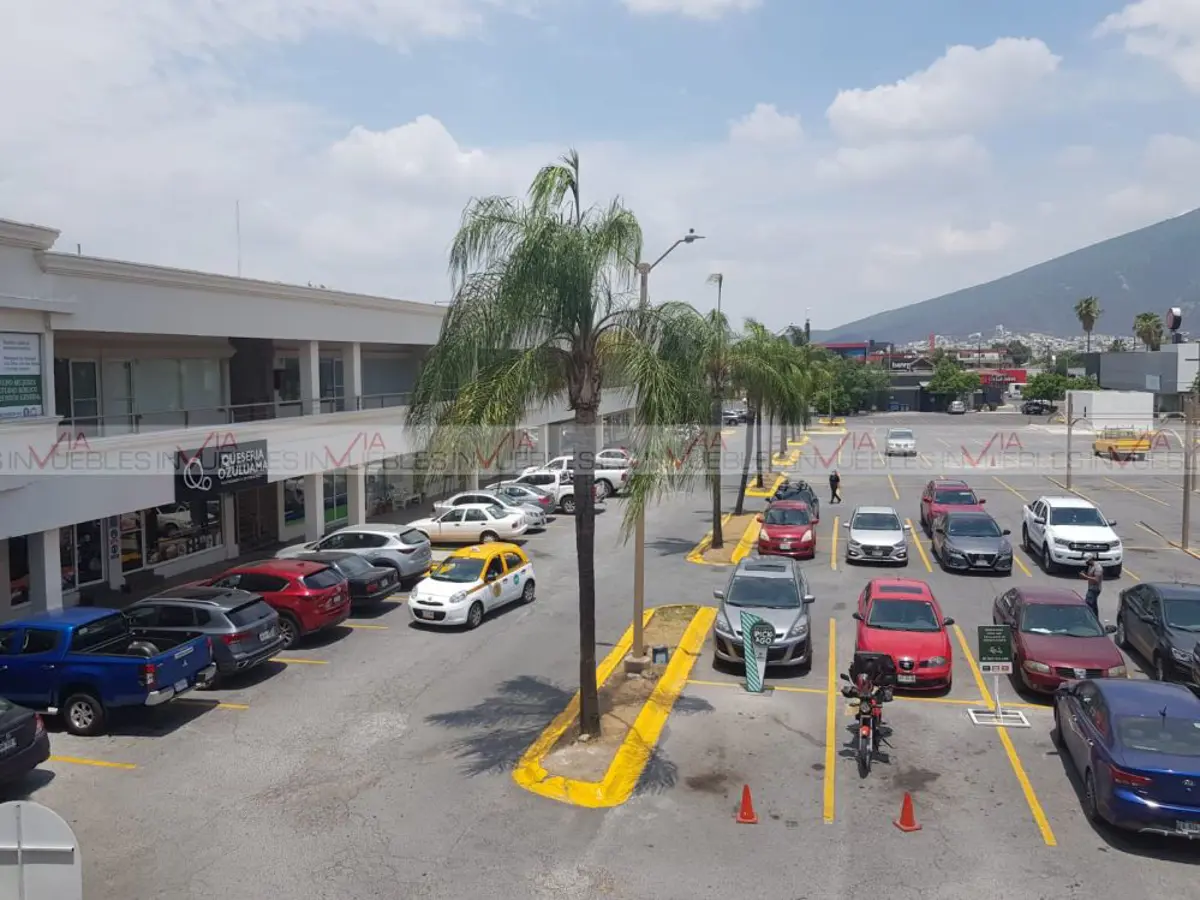 Local en renta en Villa los Pinos, Monterrey — foto 1 de 27