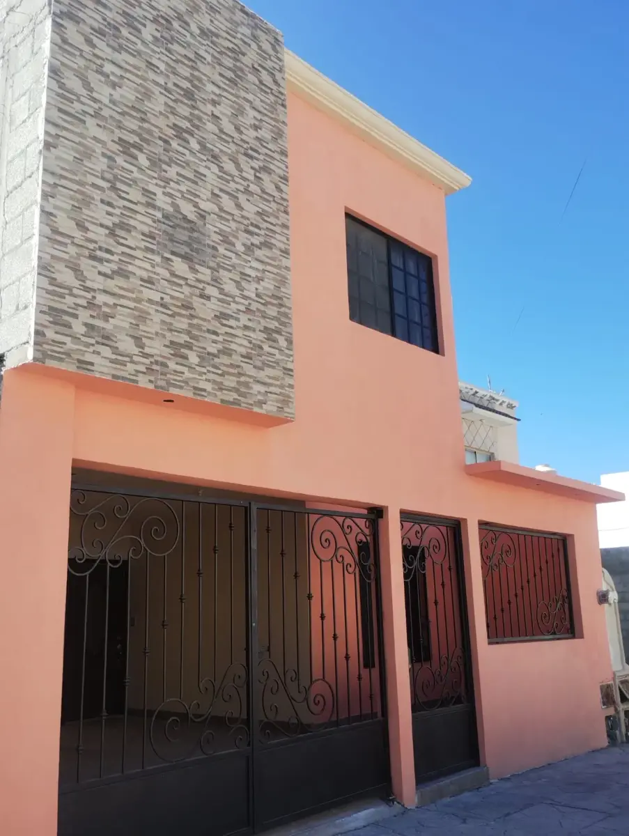 Casa en renta en Manantiales del Bosque, Ramos Arizpe — foto 1 de 18