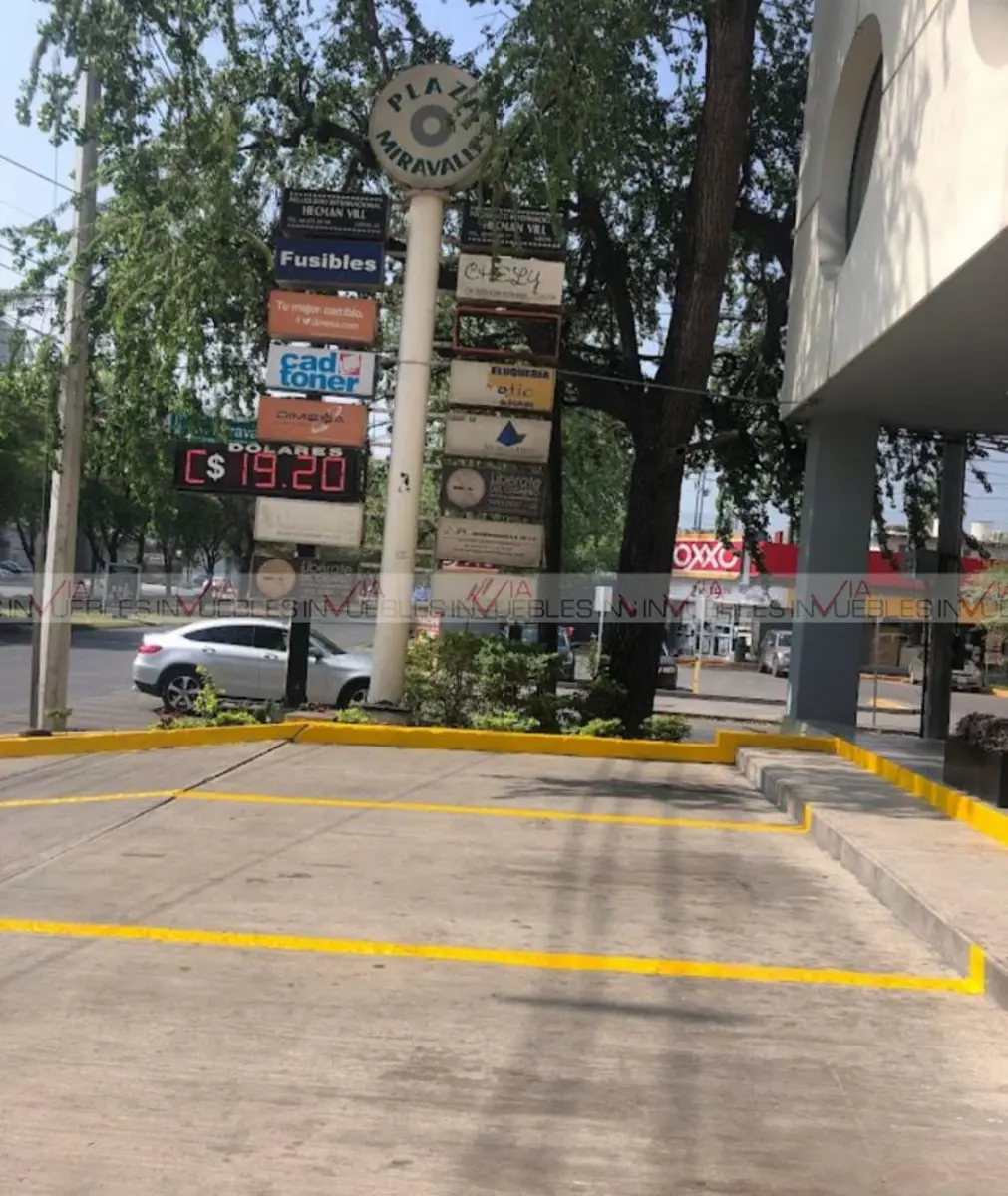 Local en venta en Rincon del Valle, Monterrey — foto 1 de 8