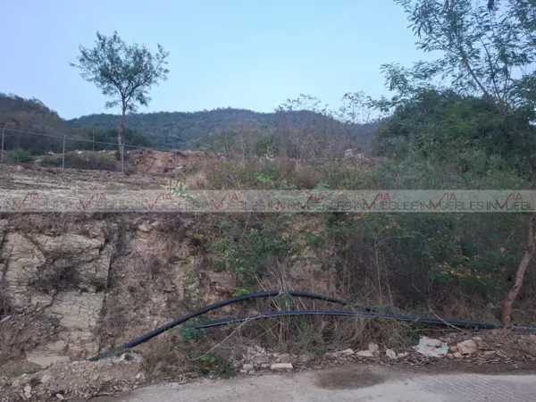 Terreno en venta en Bosques de las Lomas, Santiago — foto 2 de 16